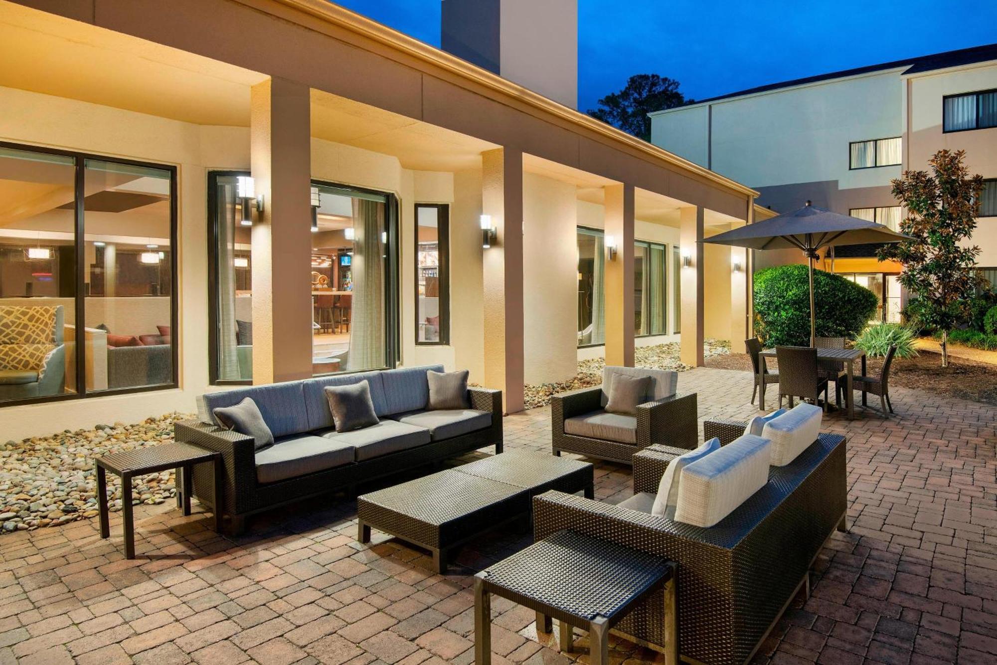 Courtyard By Marriott Savannah Midtown Ngoại thất bức ảnh